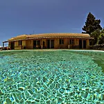 Leon Finca Montimar